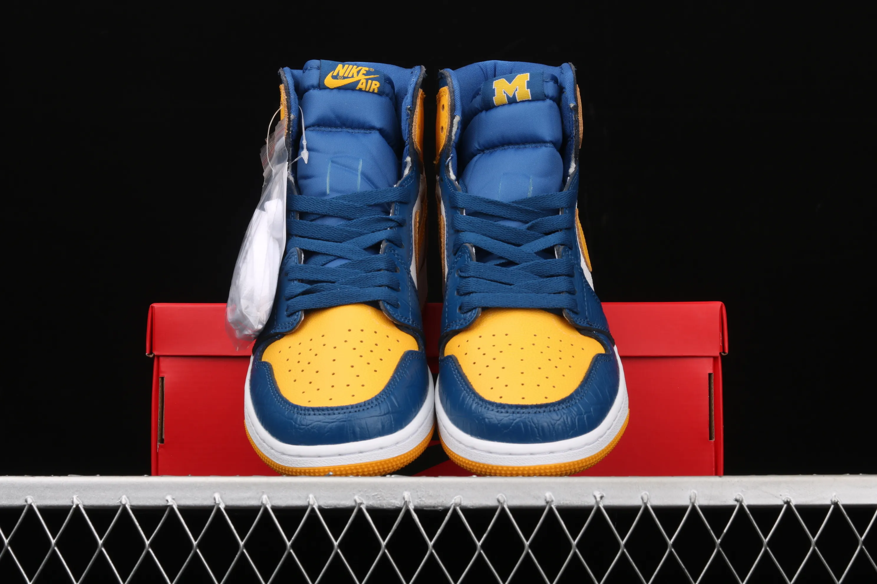 All categories Air Jordan Jordan series basketball shoes Air Jordan 1 Mid Air Jordan 1 Mid AJ1 Joe 1 candy color snake pattern stitching mid-top versatile casual sports sneakers CZ6909-100